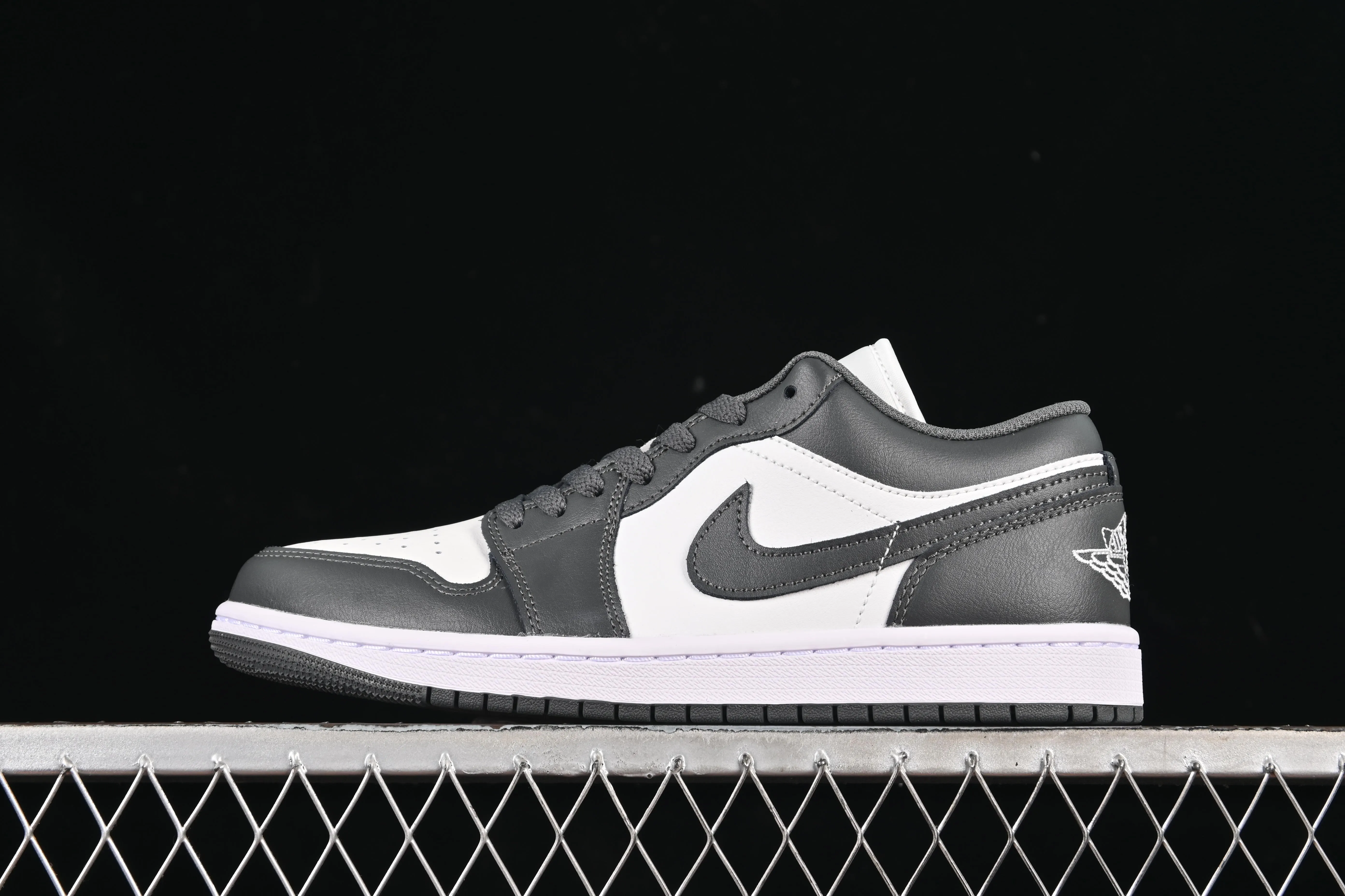 All categories Air Jordan Jordan series basketball shoes Air Jordan 1 Low G version pure original Air Jordan 1 Low AJ1 Joe 1 white and gray color low-top cultural casual sneakers 553558-044